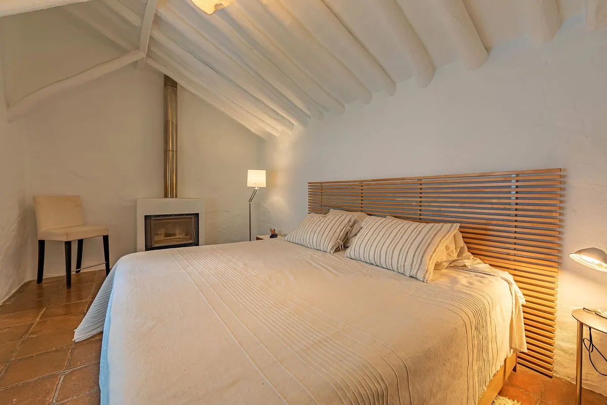 ea340b6b-4db9-4292-8482-2a4d19257faa