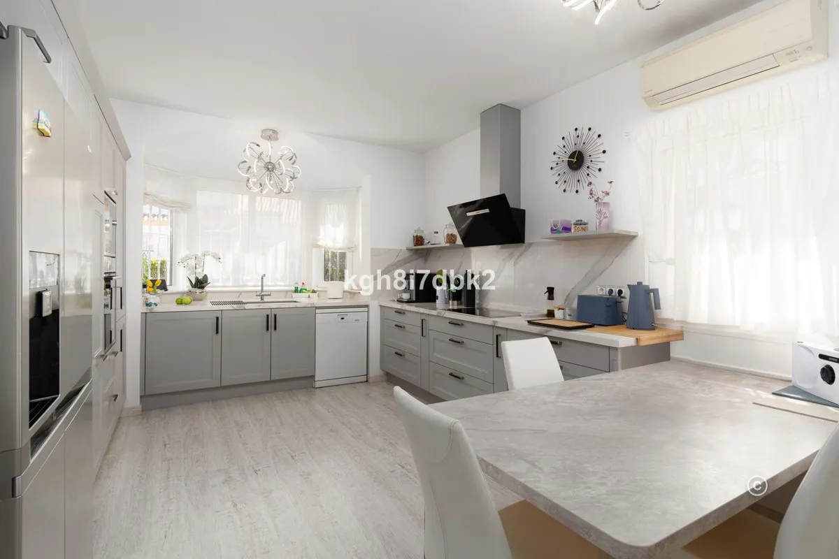 849a7715-c9e3-4009-b15b-e64099fda584