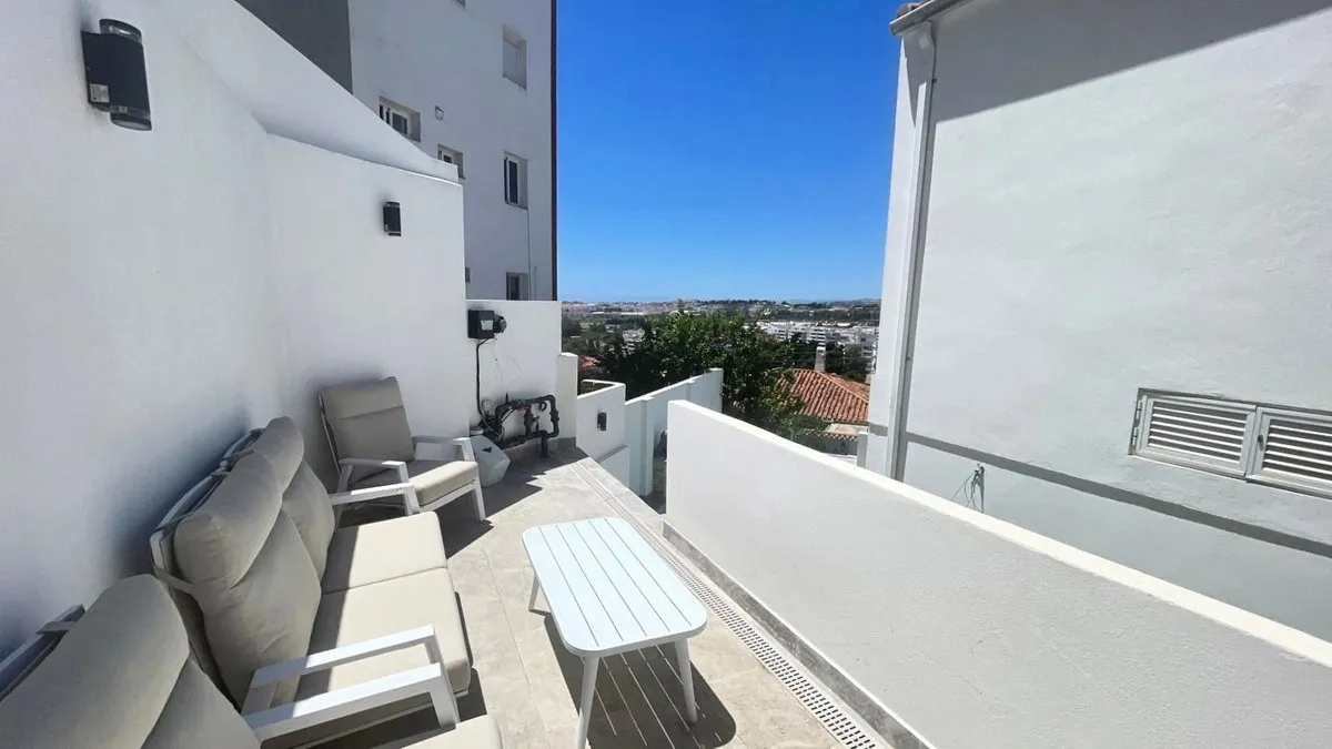 9f32bf89-7b86-49b4-8daa-9e65210f4f4d