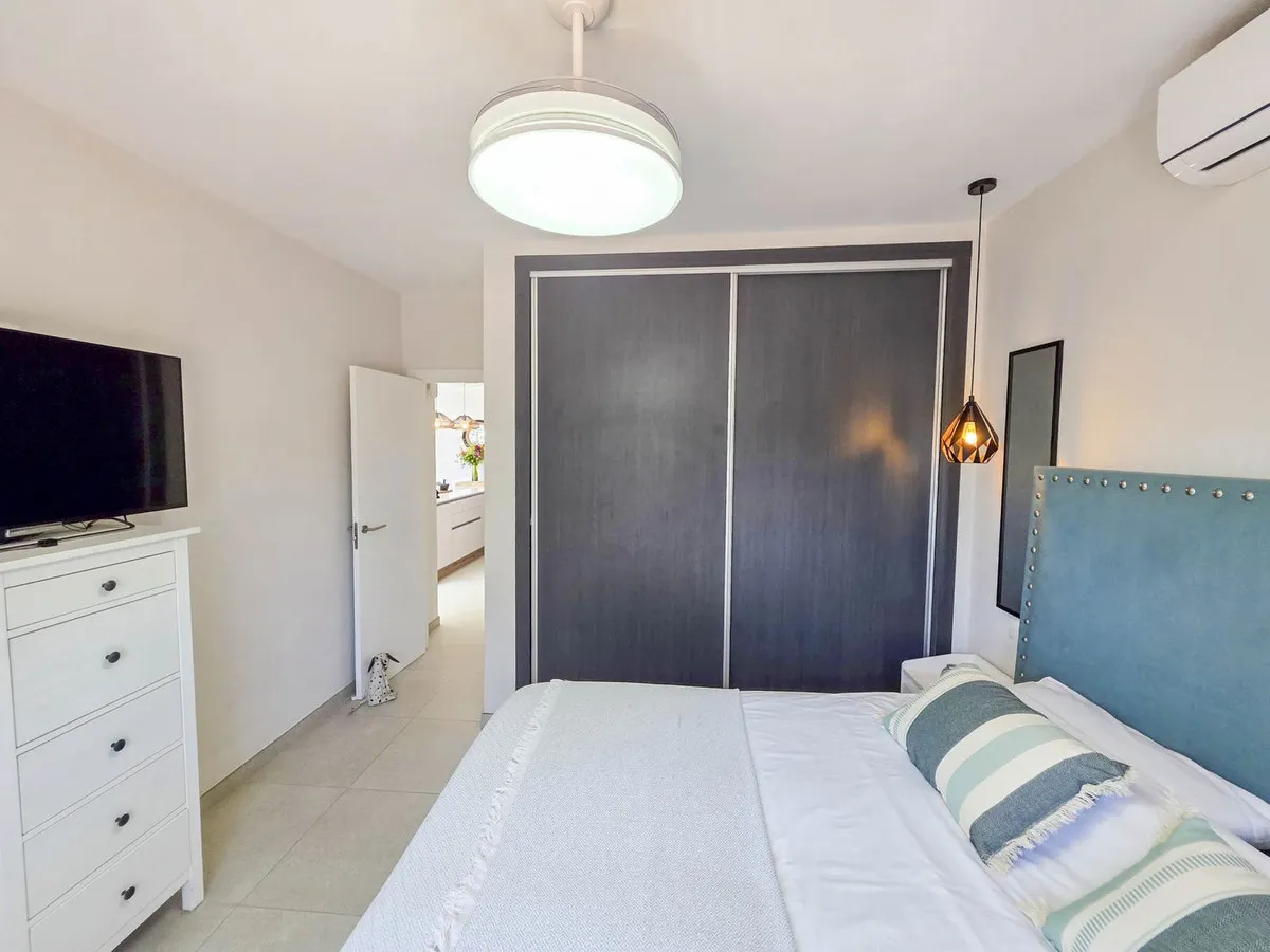 a84aff55-34ac-4b89-9e81-683b345a9926