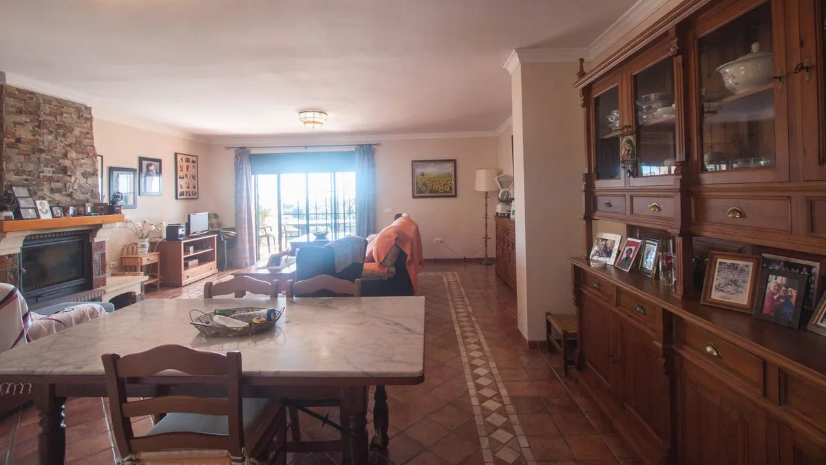 3e28cad0-f100-4ee0-b495-a6382cd6806a