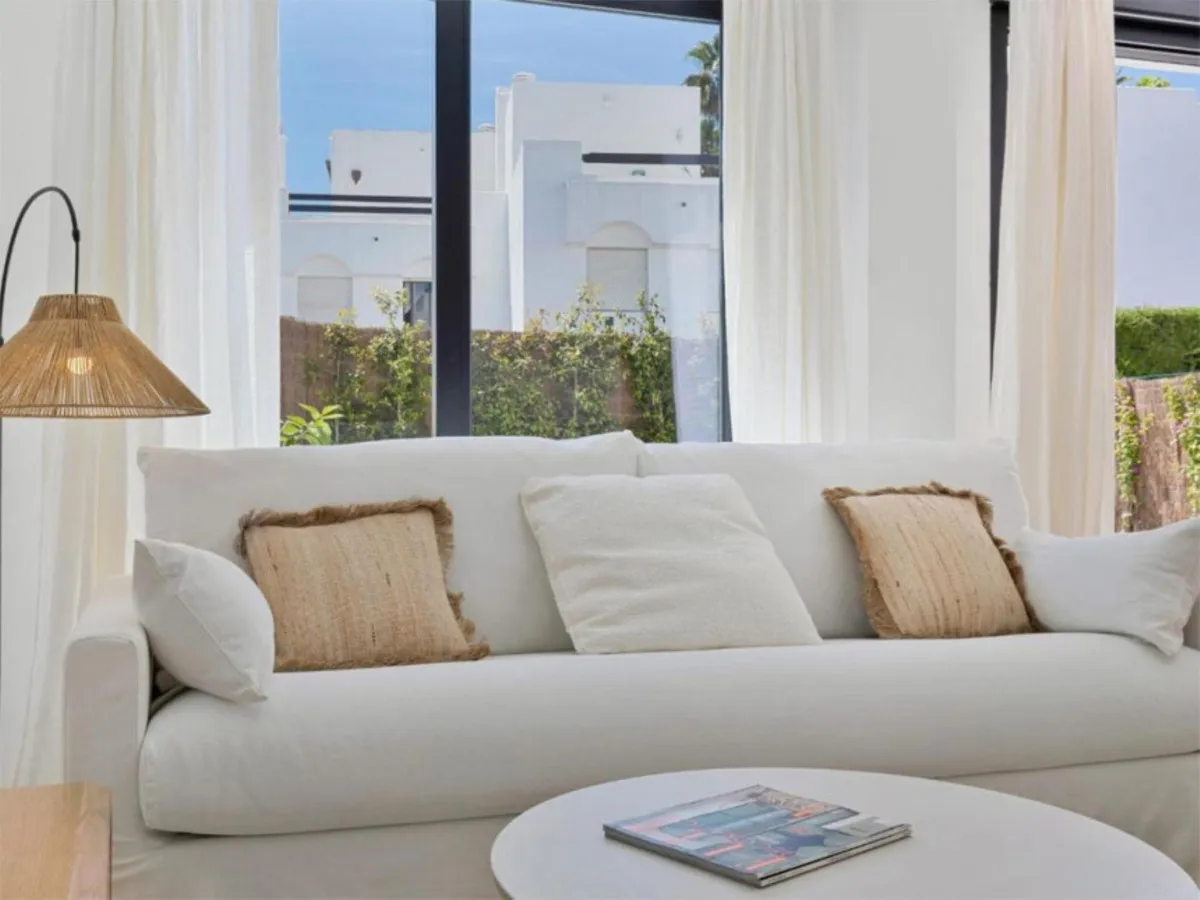 206f25f4-f8e1-42dd-951c-ec2b3b714452