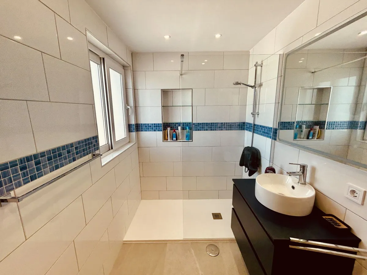 03cb0915-3bd0-4eb7-83fe-72491479c118