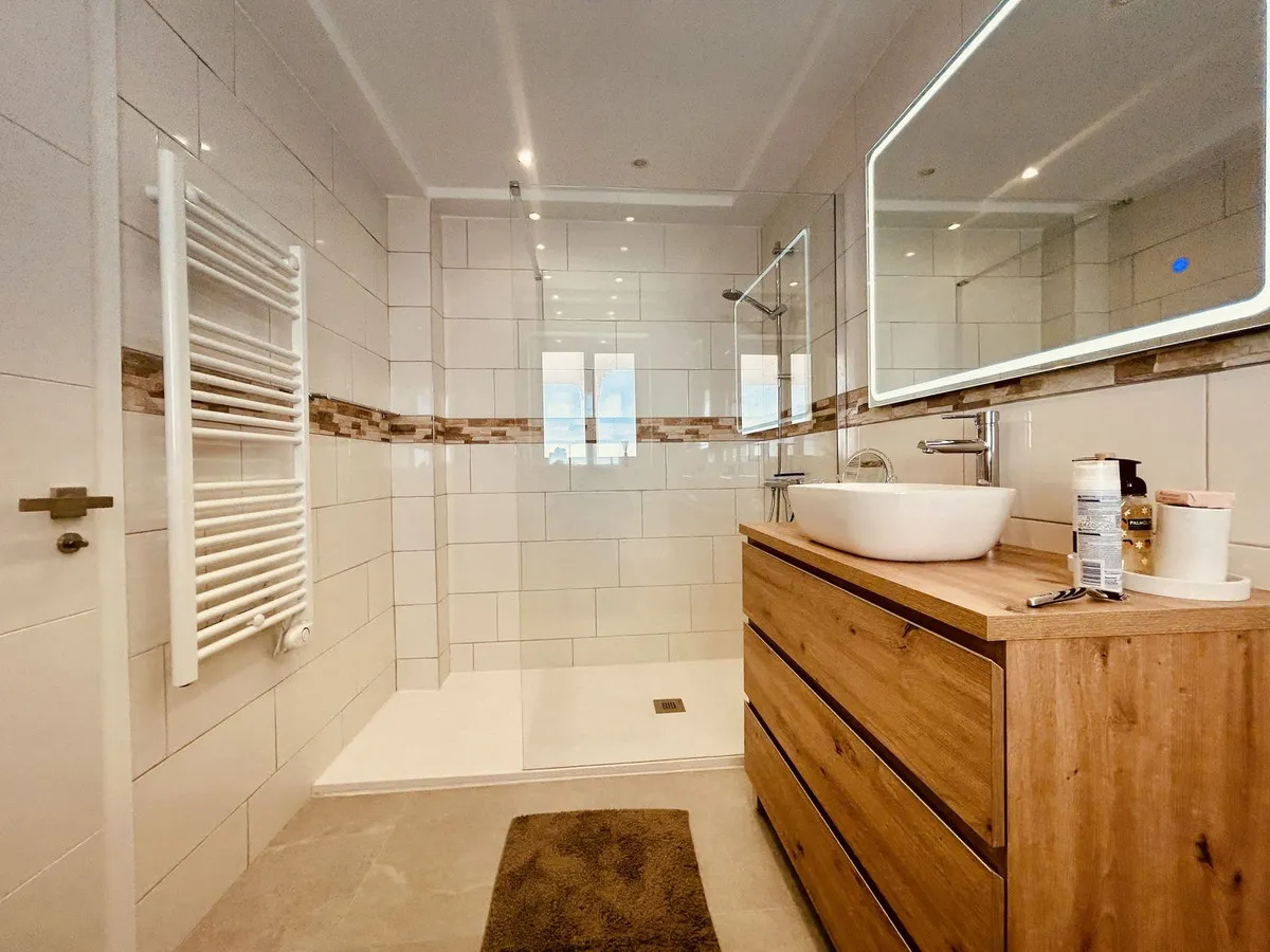 29e0f3c4-7599-42bb-bc26-8e5435cbc1f1