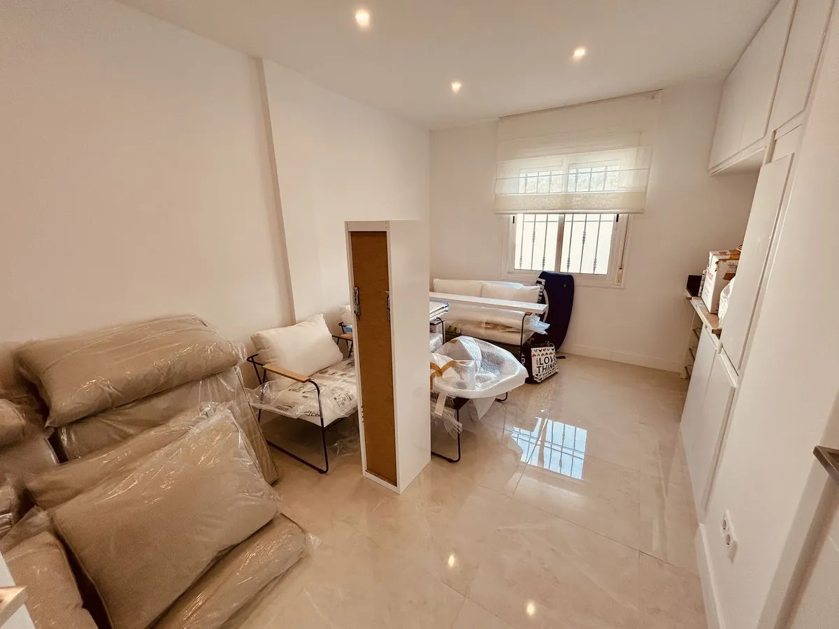 ebc9c559-8191-46b1-83e8-9d7c591c0b8b