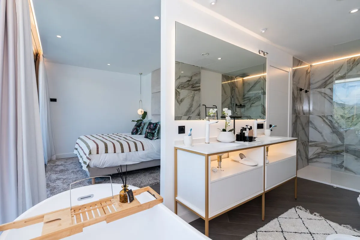 b5c98e4d-e629-4d9f-be4a-631b2e9374b8