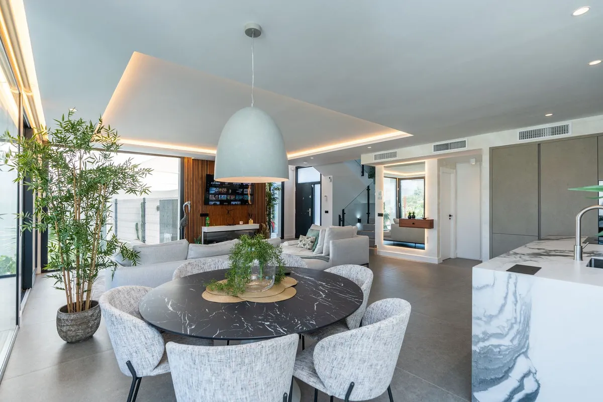 e9ad508b-f1ec-41c6-bbf7-f5477ad8df99