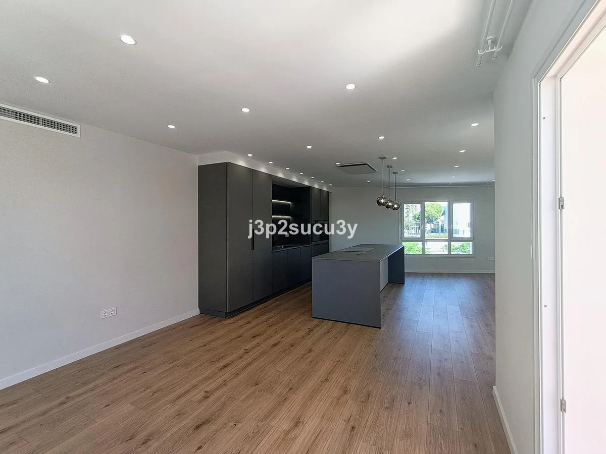 f12dfb98-7bd5-4916-a854-0a9c09035426