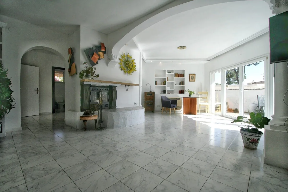 e5d477ec-9c3b-4141-ad94-31cef6b7599b