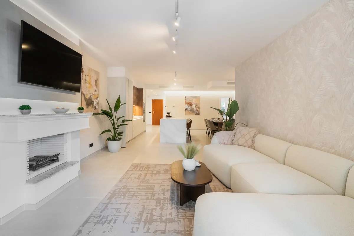 00ef35f2-2519-4b1a-8521-e69a3bf131b1