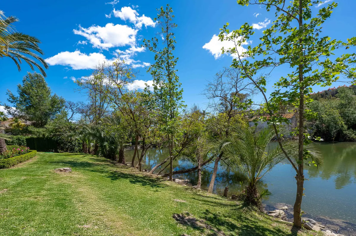 0a2d0ef3-9460-4f89-ac05-ff0276e44254