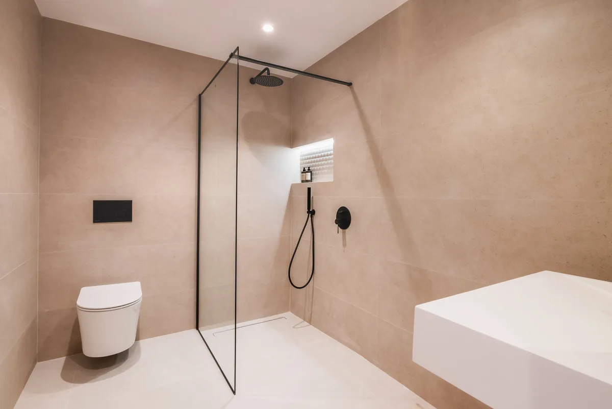 e33997a1-7468-42af-8eec-bbd198e6d3d6