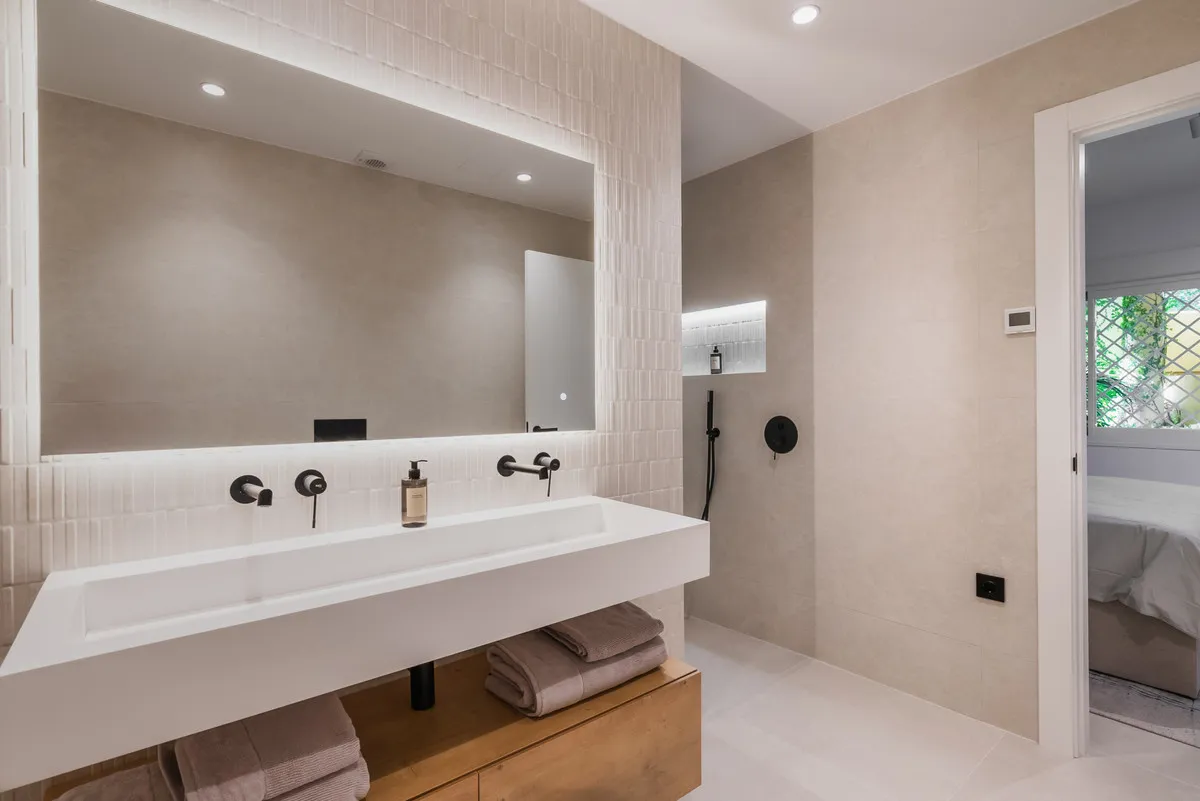 ee091669-4ede-42fd-ac98-8b6be4ef592a