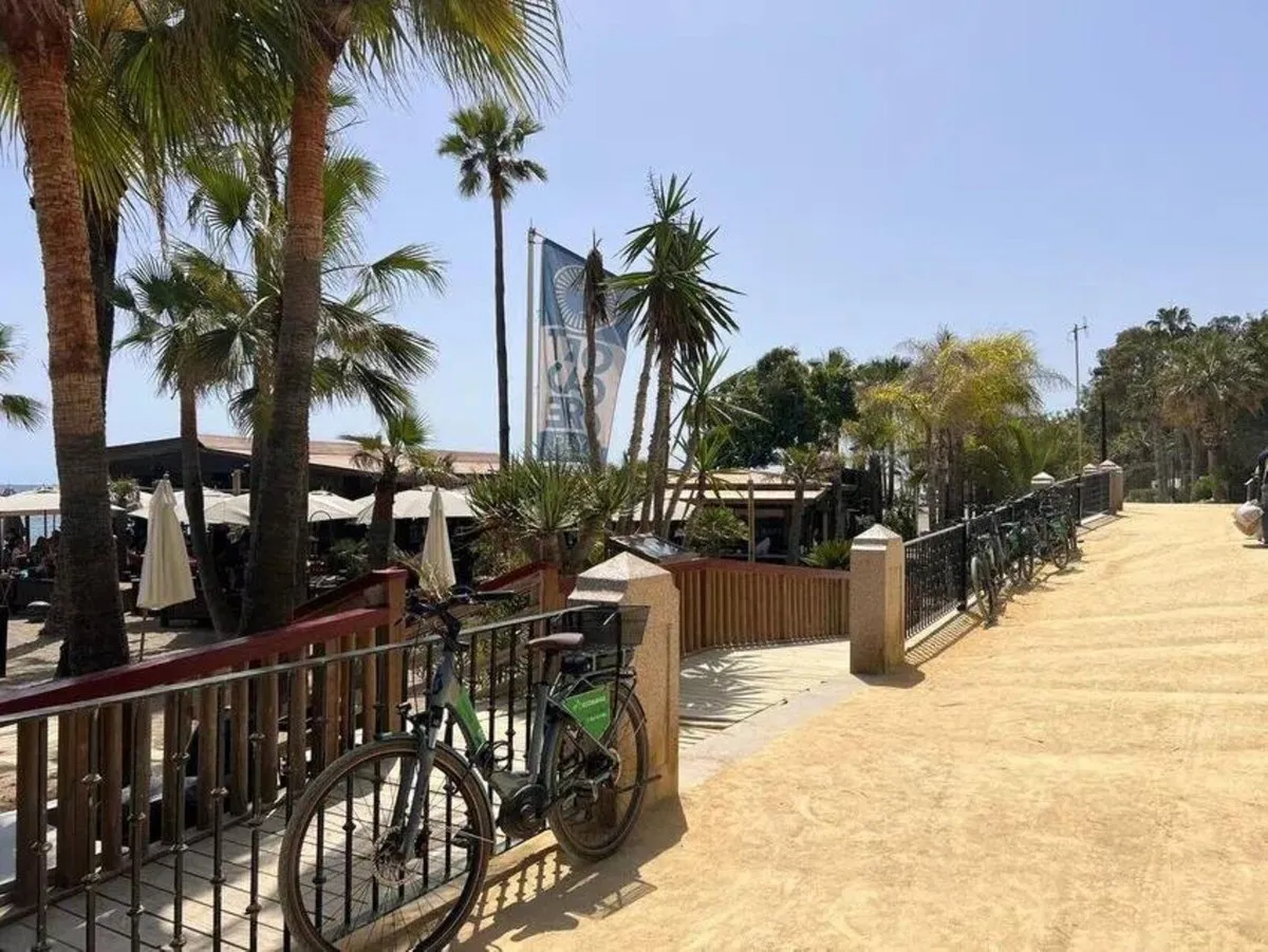 50f7b700-7eab-40c1-8d22-a1a2a831cc71