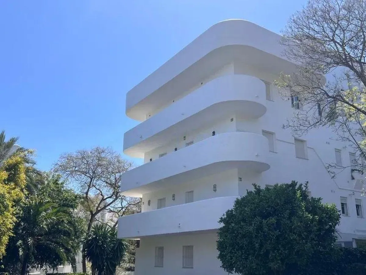 b3e32e84-79b8-4132-97f5-c3c34203f275