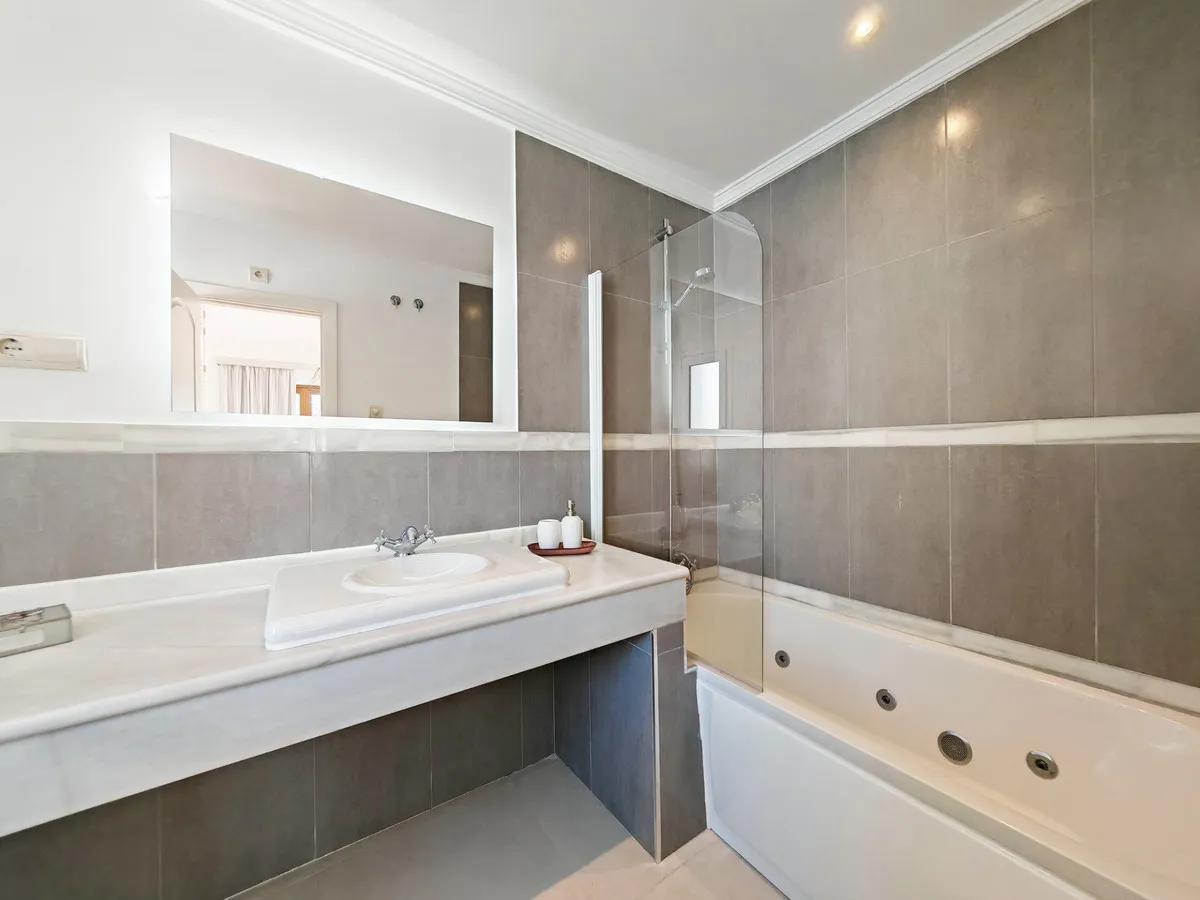 87add685-6c1c-44e9-b7eb-7de50e6c088e