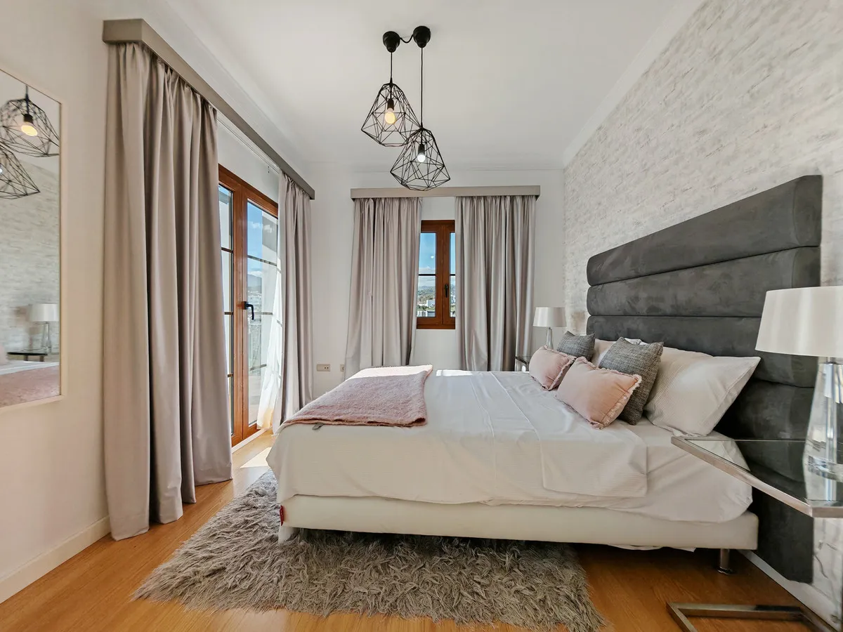 96bcada6-9edb-4fda-9c96-a85318373c59