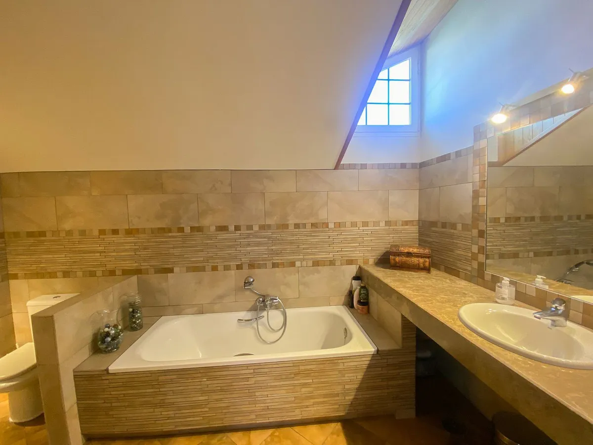 6ee80ea7-82f3-4e02-94b2-d7e90ccb2884