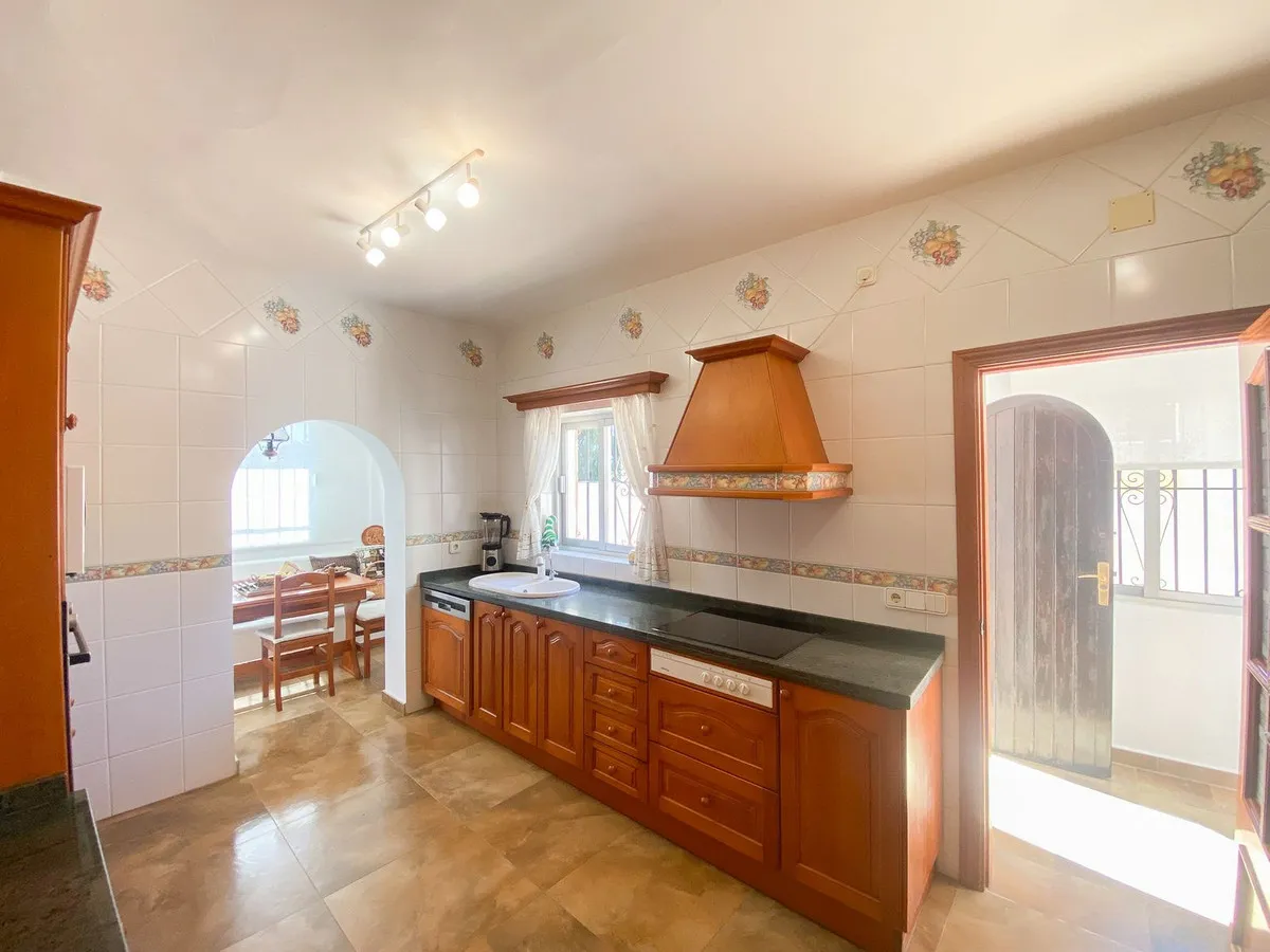 77d83f78-1c46-4e78-b9c9-5537509e4271