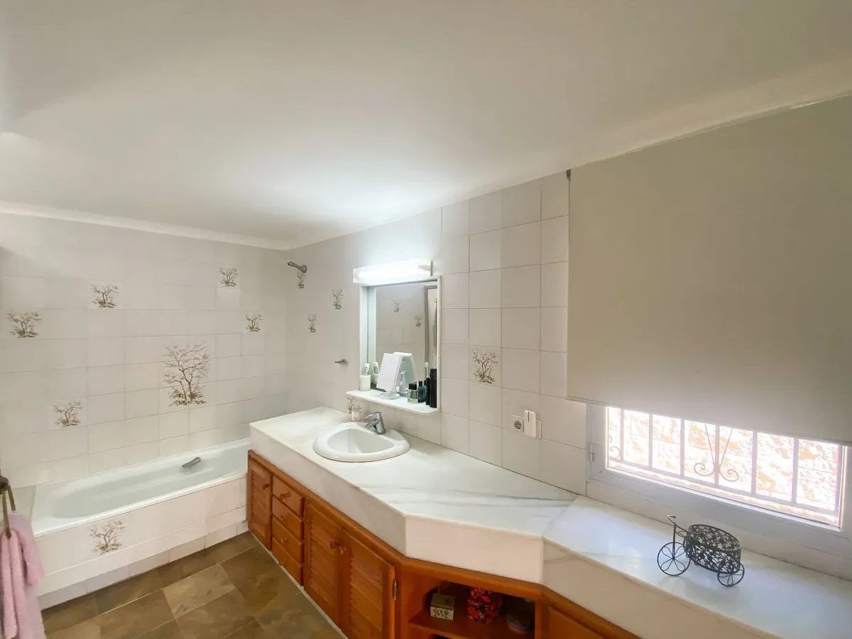 b974ca35-2958-4585-b03c-dd59d9ee358f