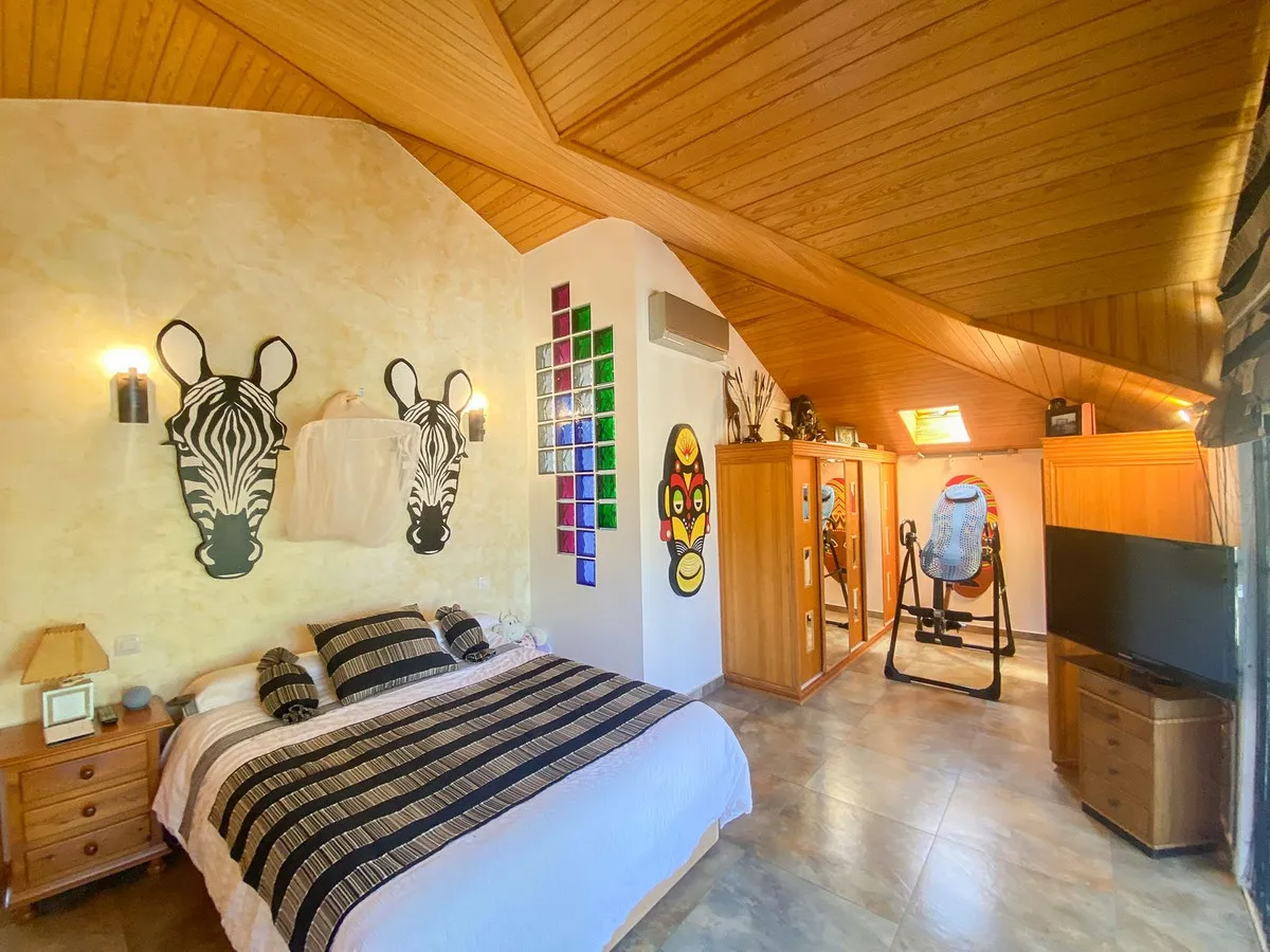 bfb03b31-9ca2-43b9-bbe5-f804a1335a80