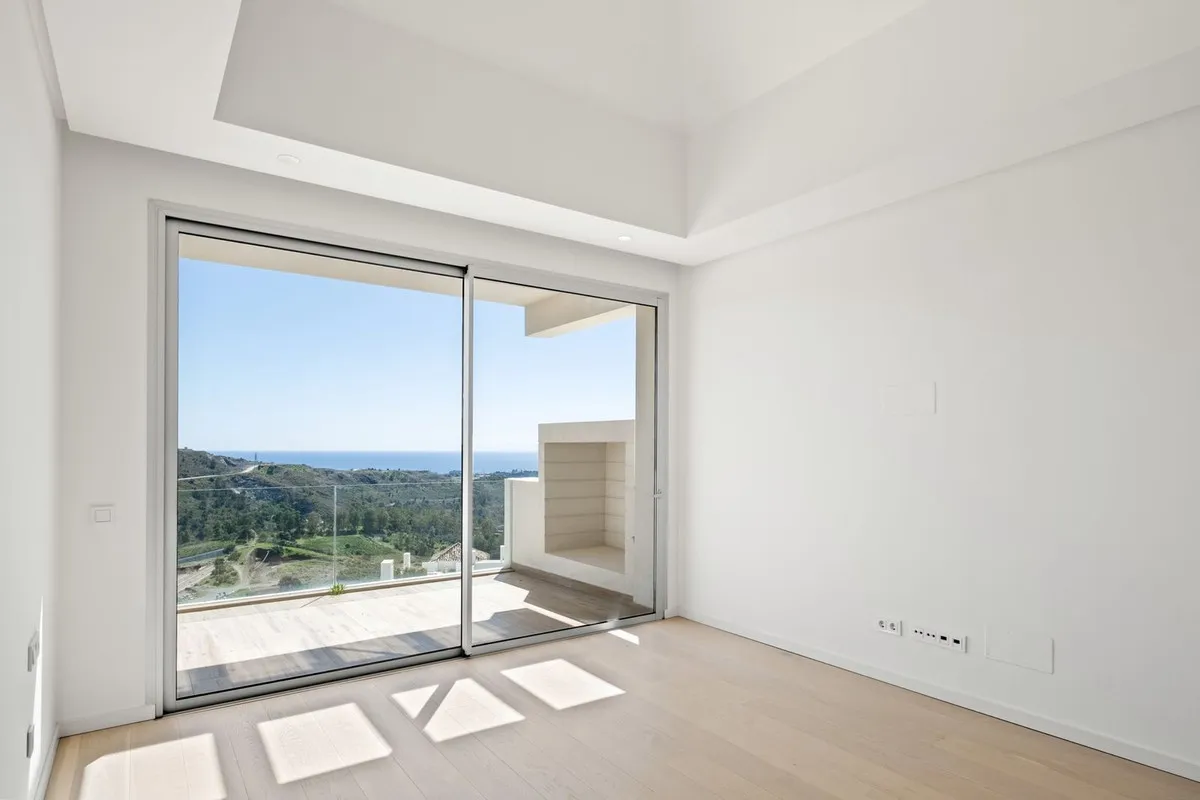 e14c9fa9-eed2-4f44-add8-70a4dc2989f4