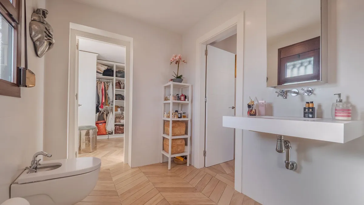 70bbfe0c-242b-4dc5-ad2a-b9b4d9b7d25c