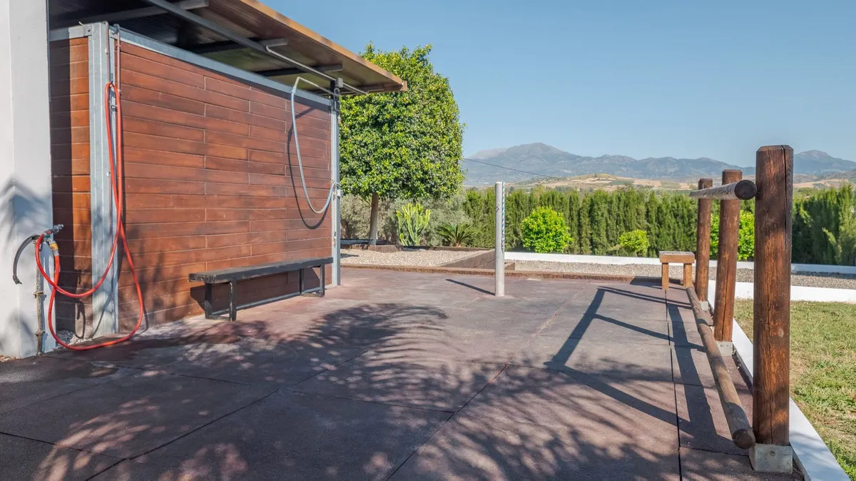 9c75bf15-f472-472f-a44b-4e0bf1813e78