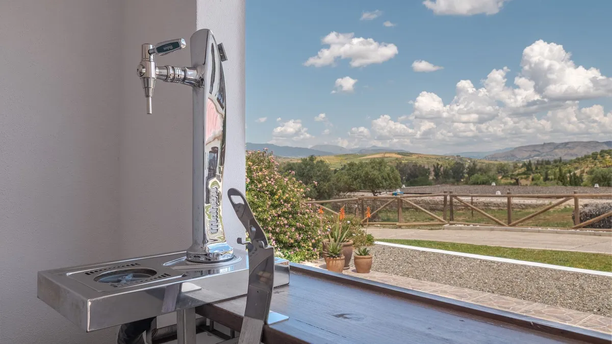 b56d6f2e-c6ed-4603-916d-385586535103