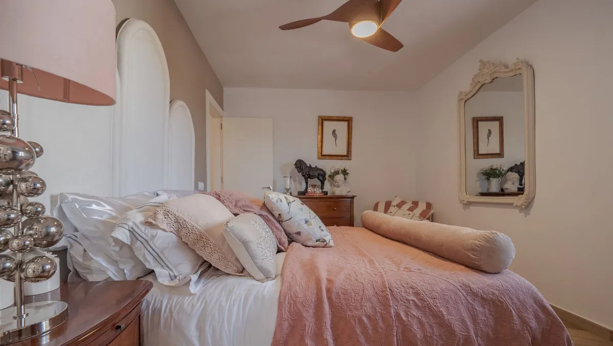 eb40ee74-6975-47f7-bb24-278aa60cc2ce