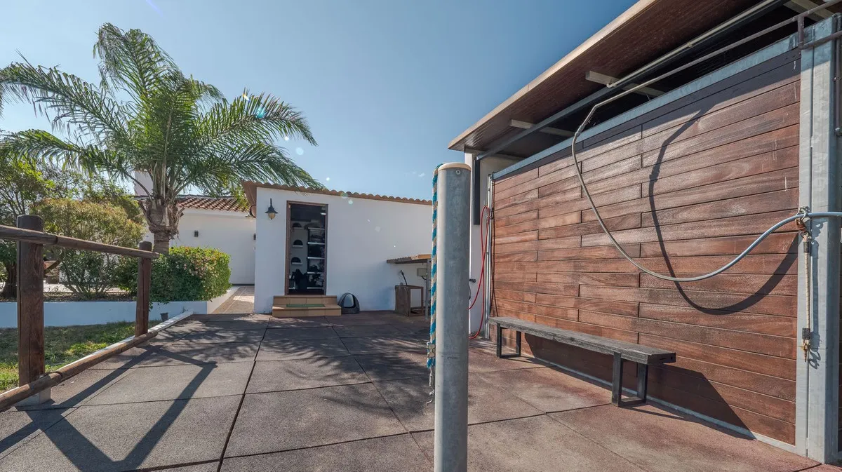 f1adab16-b0a0-4e8e-a1e1-e2a1a244eae6