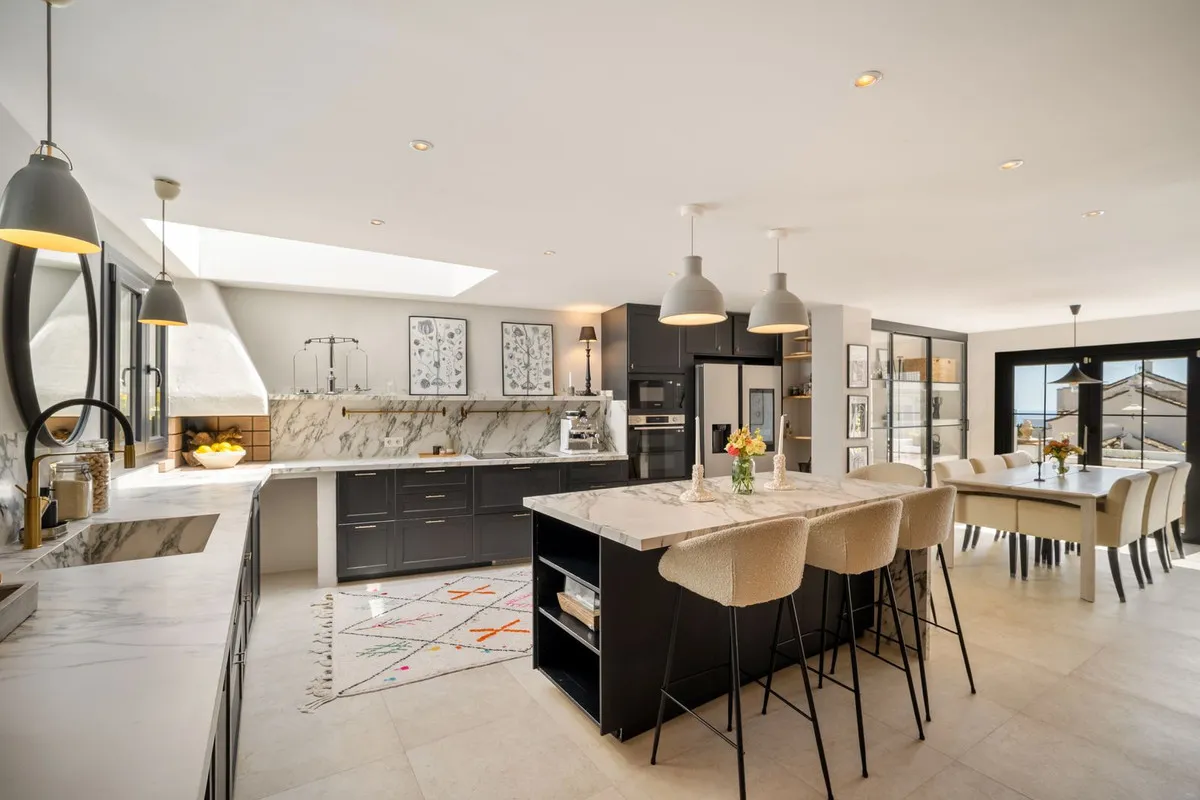 3558ffe1-7cea-472c-ab80-f22d088c4401