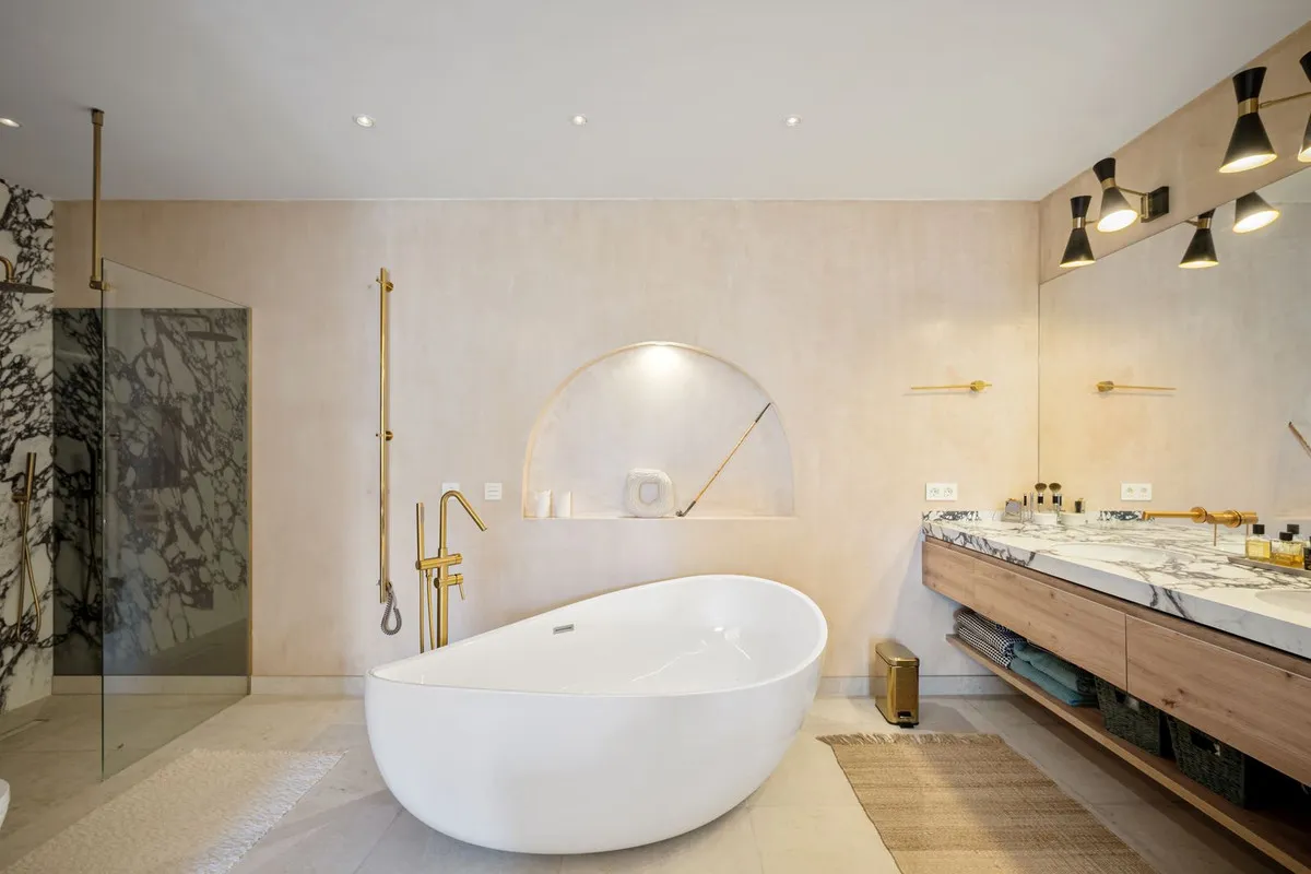 8b000dff-5bab-4d05-9aa3-65242eb3a212