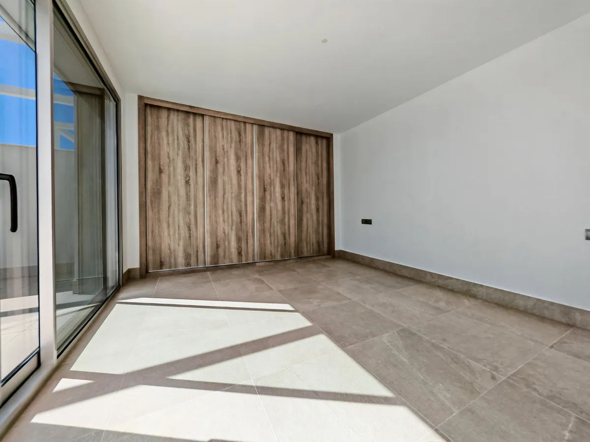 00efac5b-989f-4021-a9d5-45268670b5e1