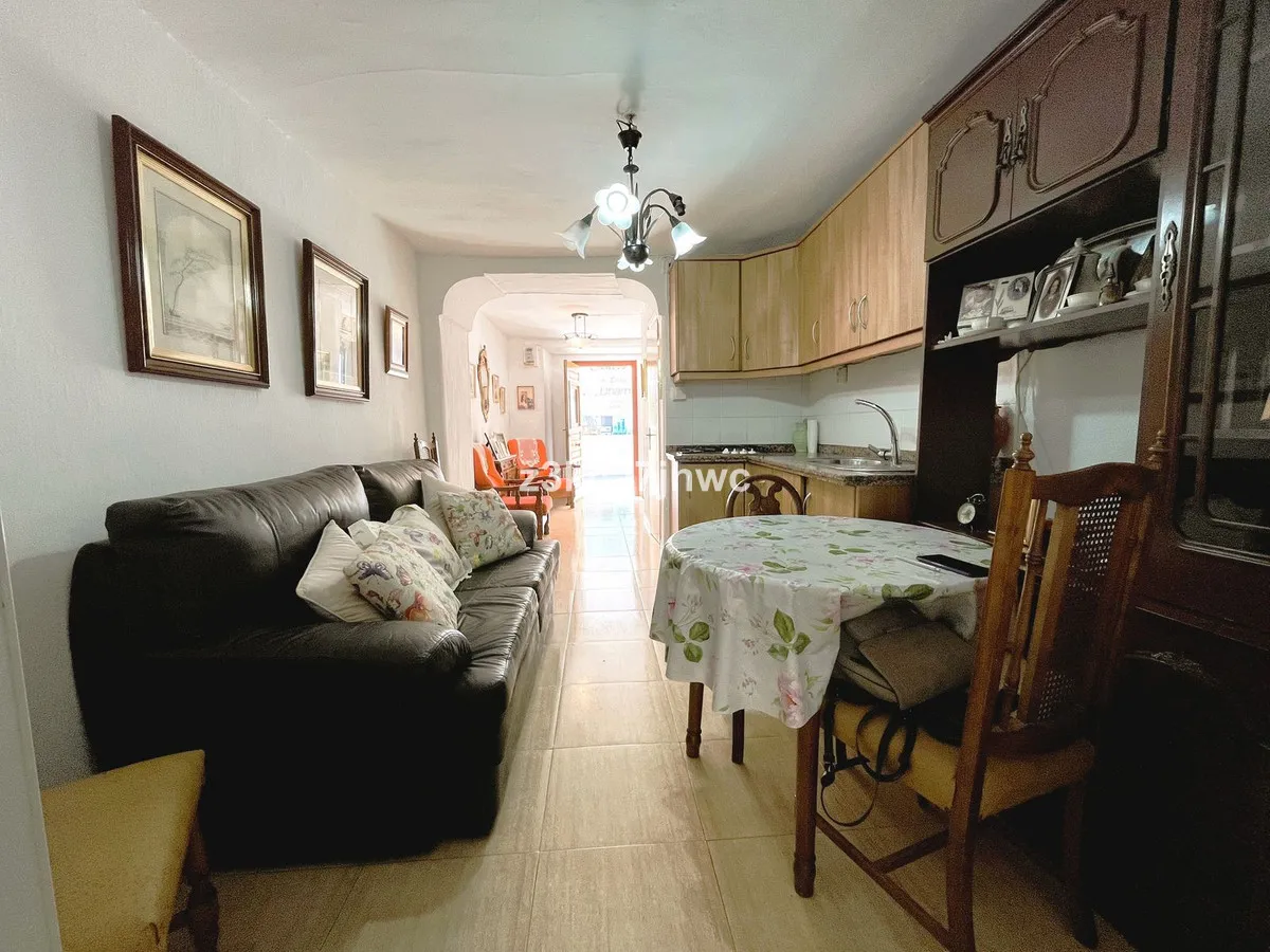 f3893414-fd69-40cb-a863-add4e768909e