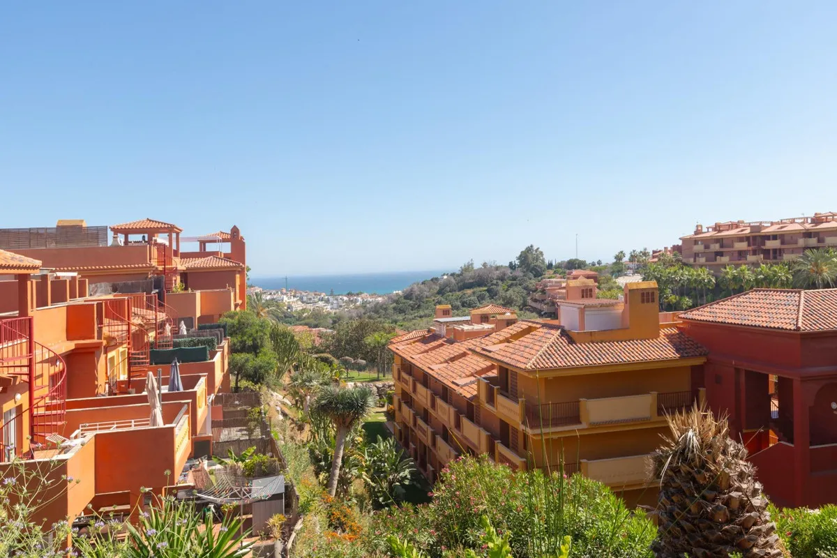 23243ff9-6813-438f-81bb-3d76d521d55e