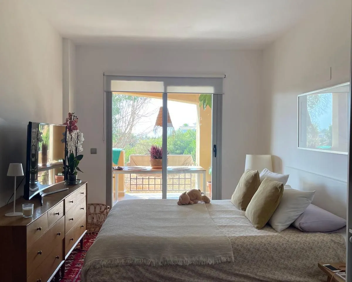 ff584947-59bc-4cc8-93d4-09fb33042f26