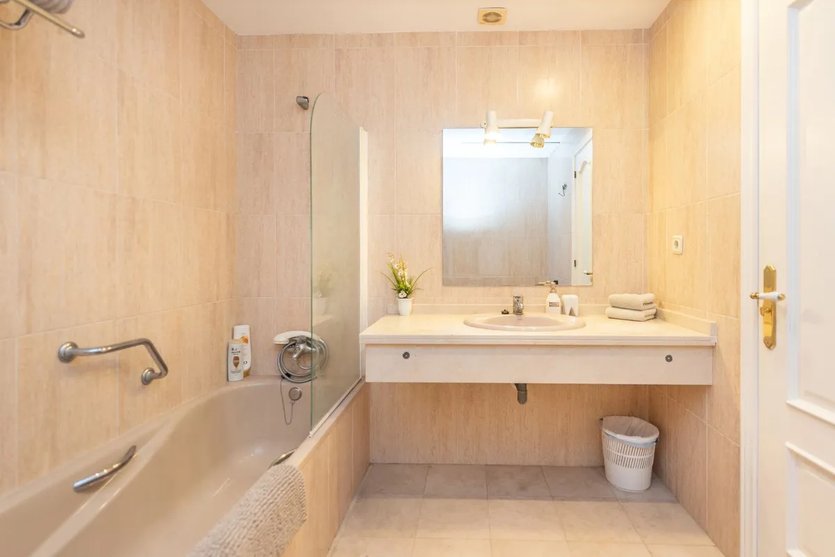 dc559673-0b7f-4c82-aae5-d1de3f10899a