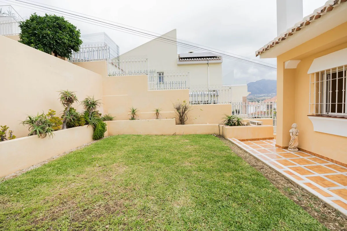 28f6adb0-1526-4c42-883b-eb9ca7ccf33e