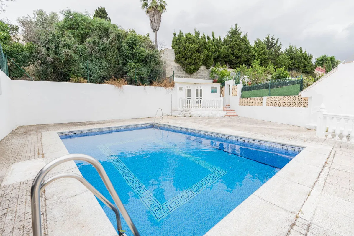 a93306c3-f34f-4bf1-aab6-996893e1f3c1