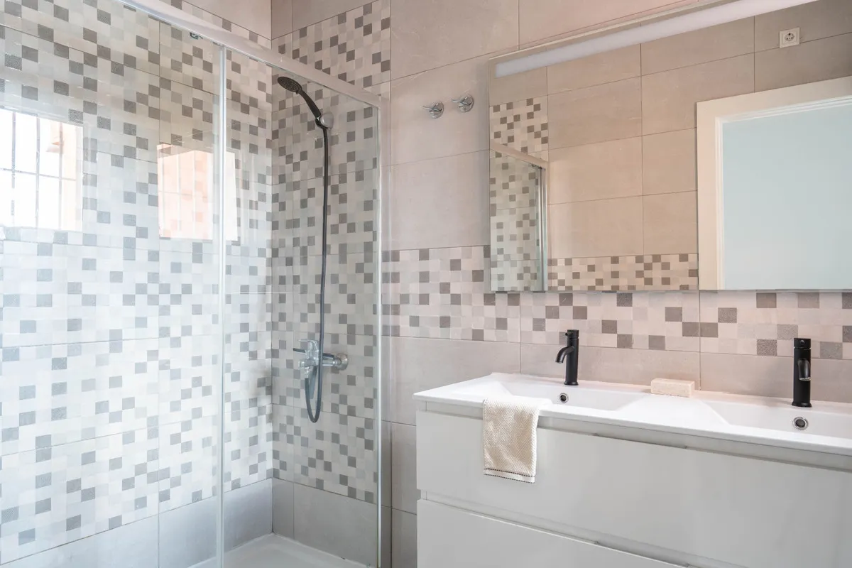 2c6a07f2-f573-44e2-8800-3ae5cfcd9f35