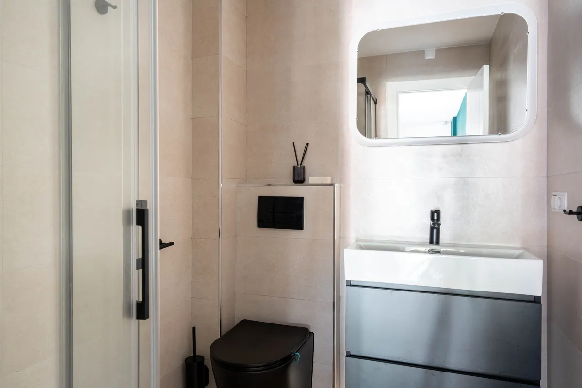 a7d4b9c5-9e93-4bff-858c-ad9ff0386fec