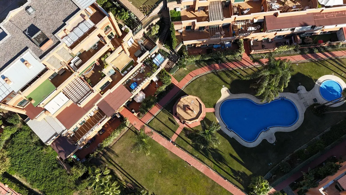 63e6c3c1-fe40-4829-bdcb-42ad7ba6fb19