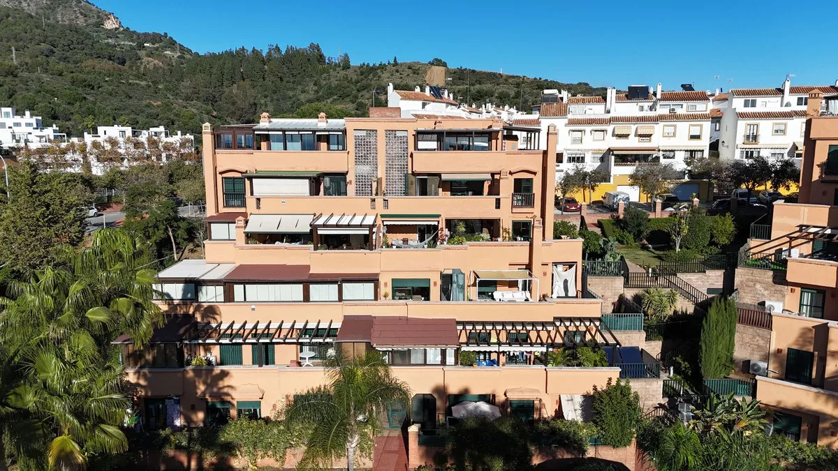 a8963b31-d073-40ab-80b7-e6db29c03057