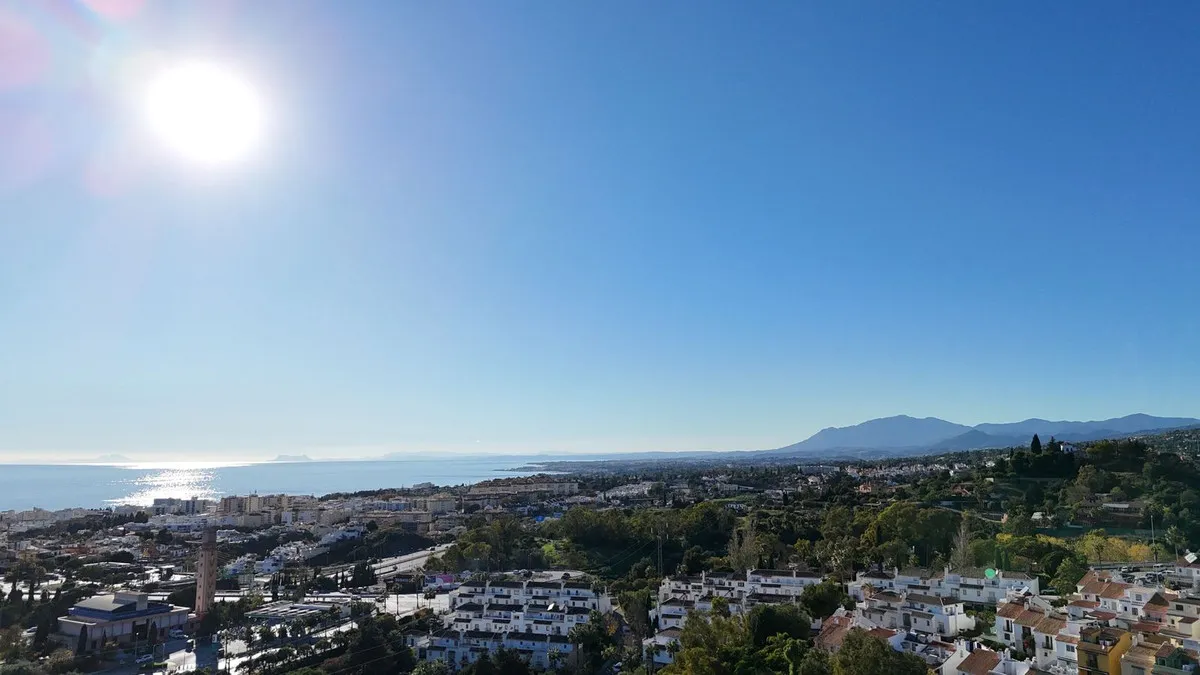 b1730663-eb98-4083-bada-b63894a3836f