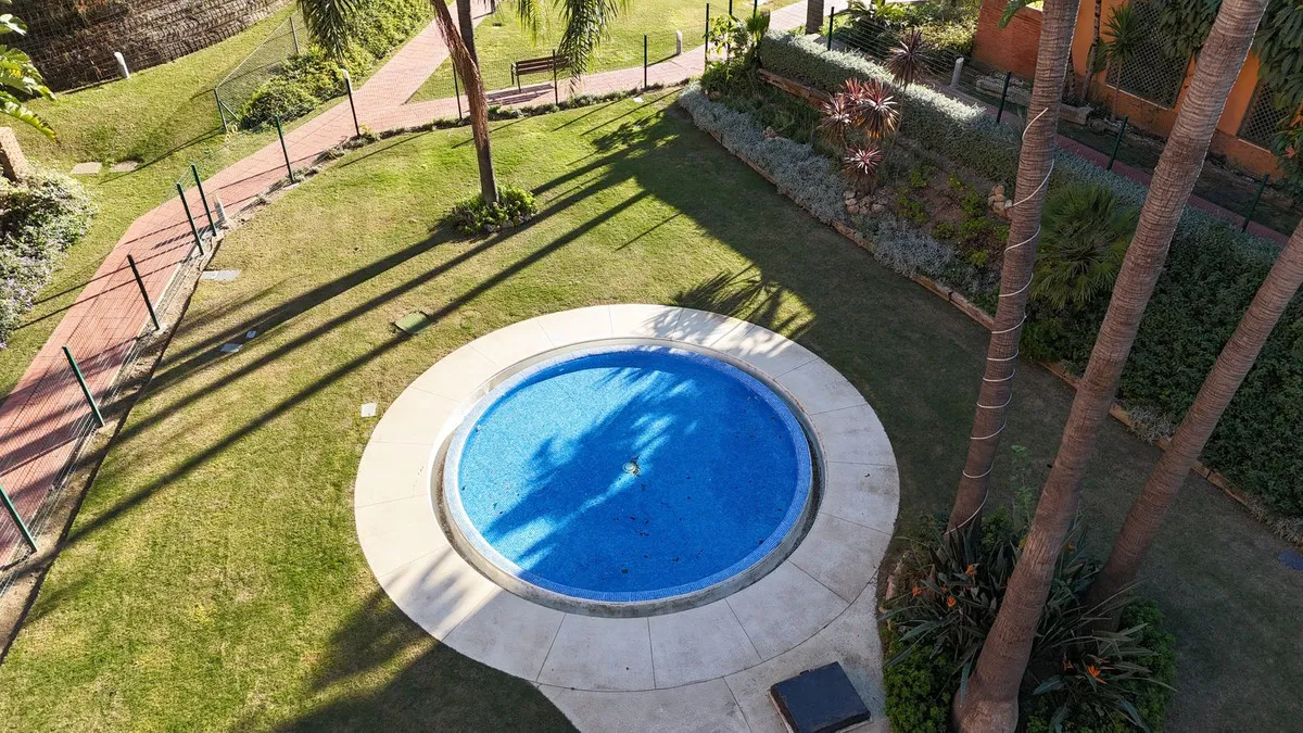 ee9e5339-4d09-4a98-83be-d33eb512d5cd