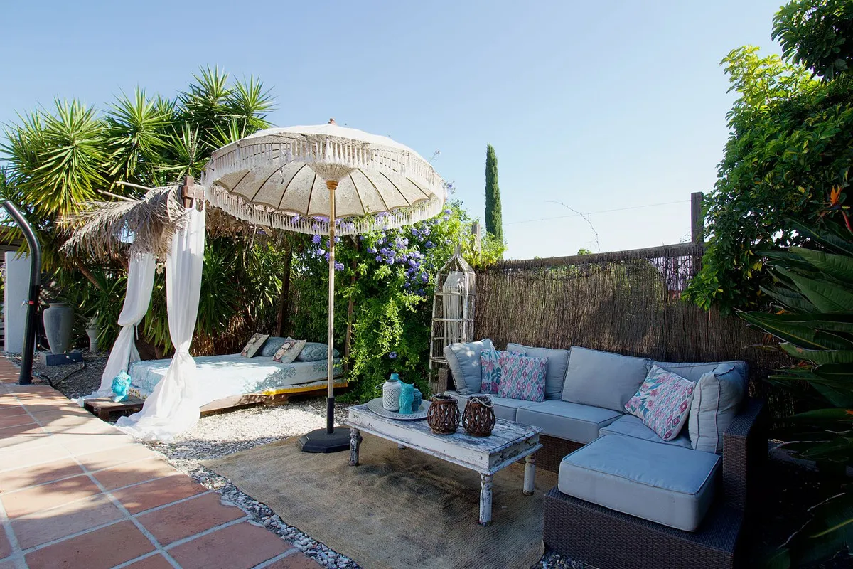 9490693d-c7aa-4085-990f-612d9f17e41d