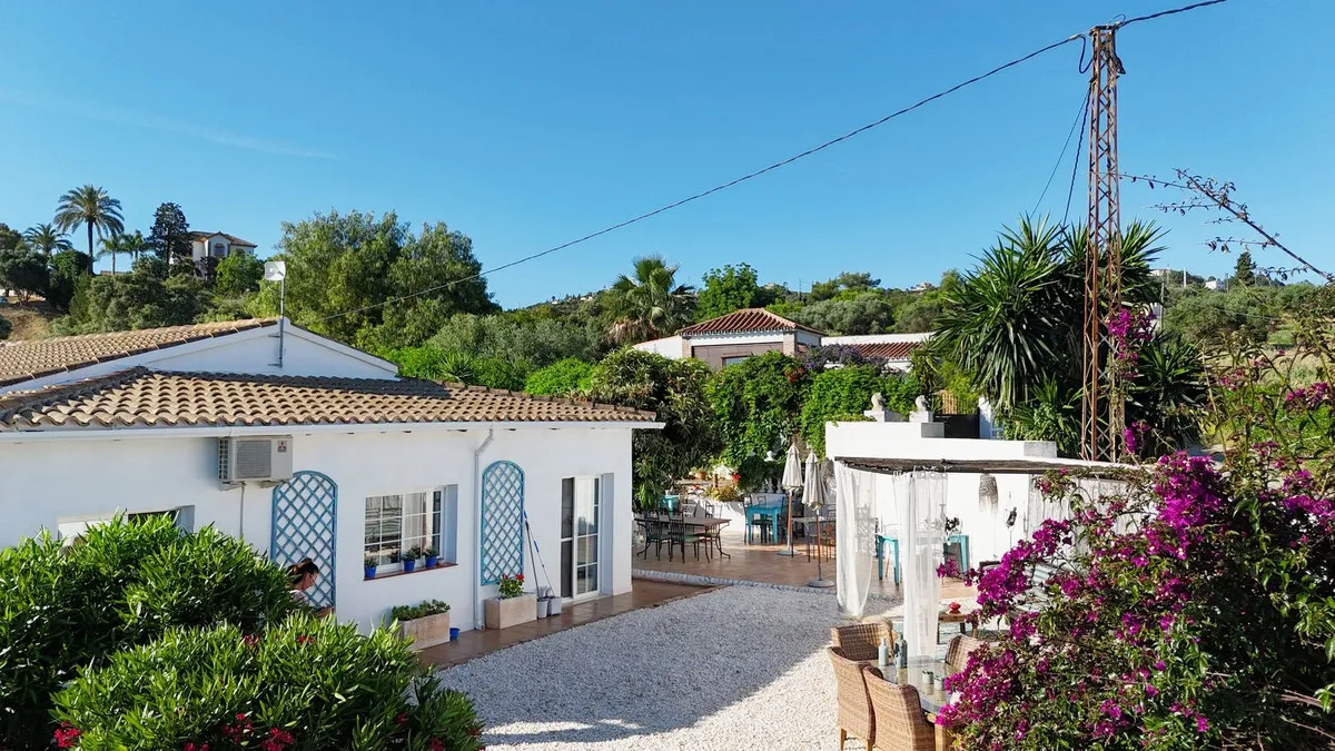 e0ed542b-ce01-456c-8d36-aee3db052471