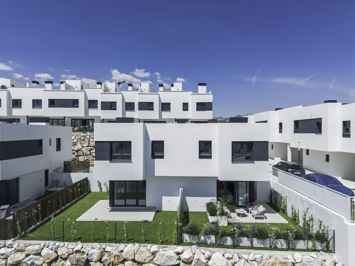 93d8663b-dd39-42b5-8e3a-f385eed5ac7f