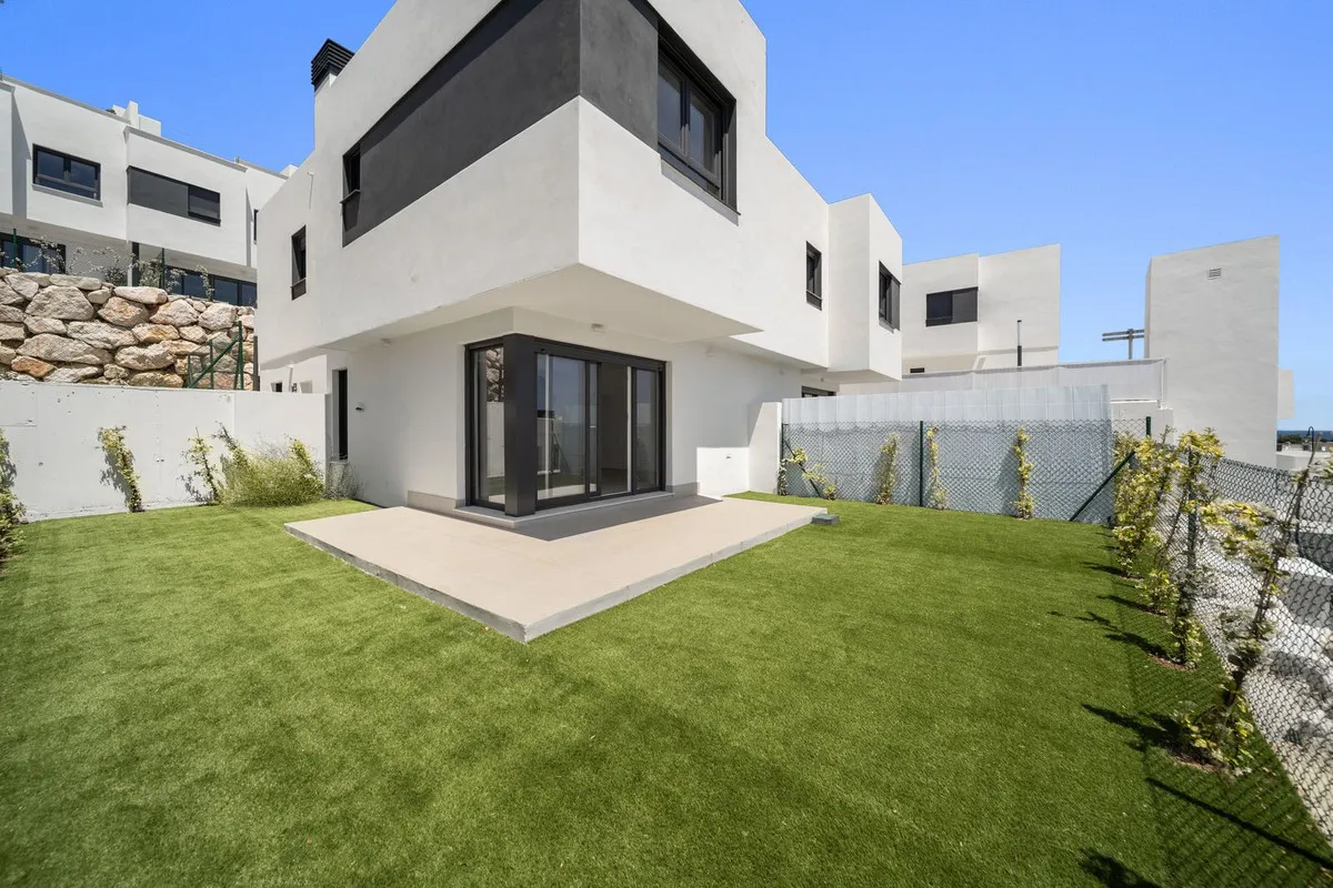 c6b933bd-e334-4d24-bf3c-72c42fb76fa8